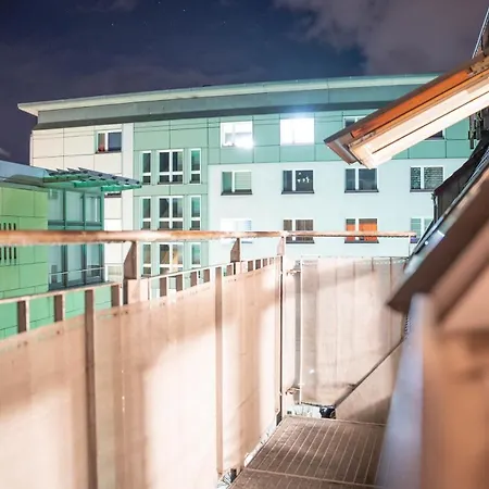 Loft Mit Balkon Im Historischen Altbau Am Marktplatz - 75qm, Disneyplus, 300mbs Internet 아파트 *